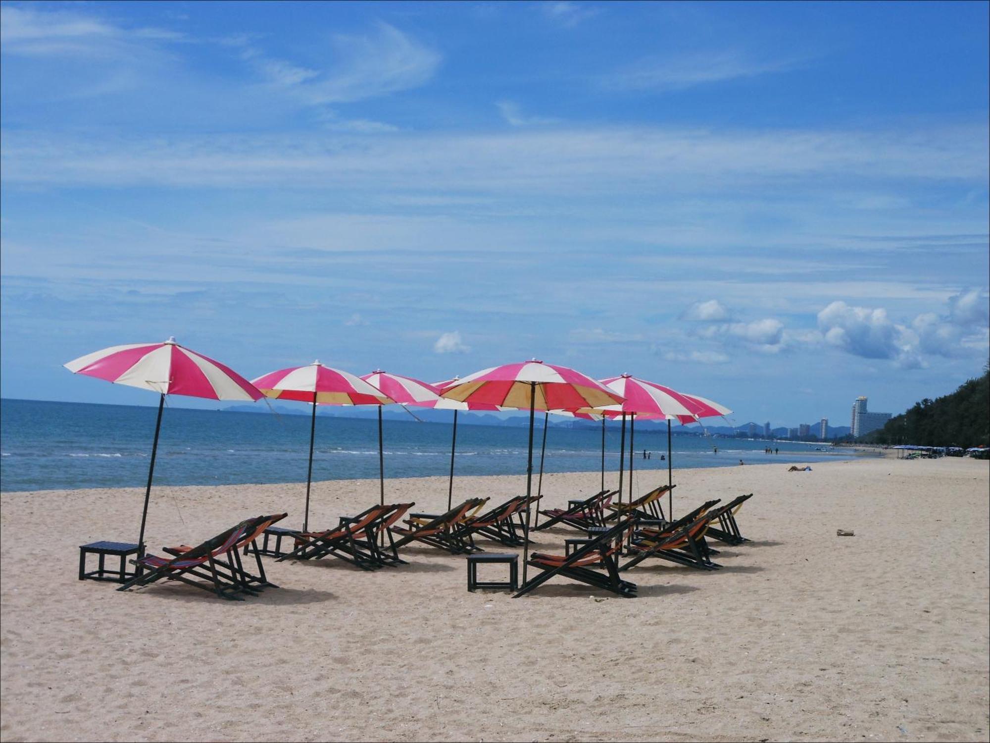 Long Beach Cha-Am Hotel Екстер'єр фото